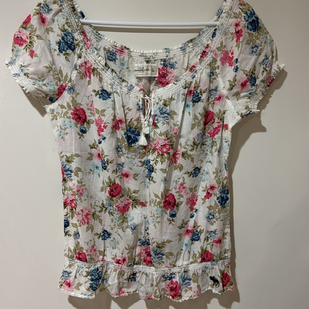 Abercrombie and Fitch Floral off the shoulder key hole Women's Top Large - Picture 3 of 11